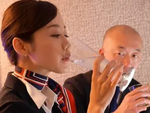 Em kế dẫn cô bạn thân về nhà cùng chơi trò gia đình với anh trai