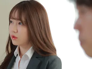 Em gái đang thủ dâm thì bị chú hàng xóm phát hiện