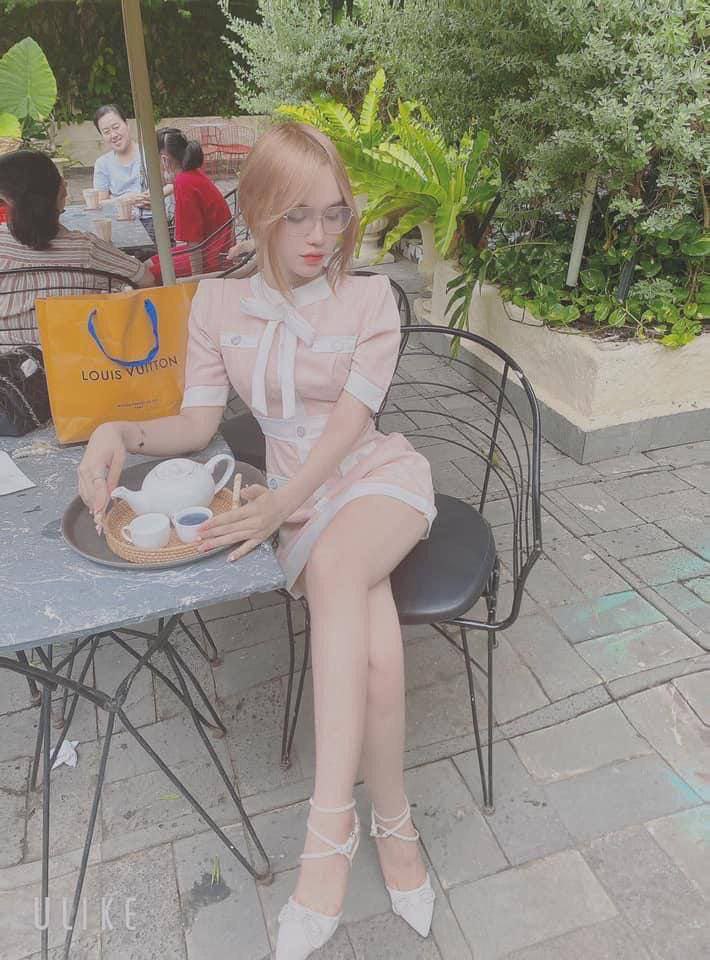[Không kiểm duyệt] Một nữ sinh mới vào trường có bộ ngực lớn ❤️-SuSu-❤️ bị cô bạn thân tóc ngắn liếm, uống sữa và cưỡi lên người bạn trai của cô bạn thân. Thật kích thích và gợi tình!